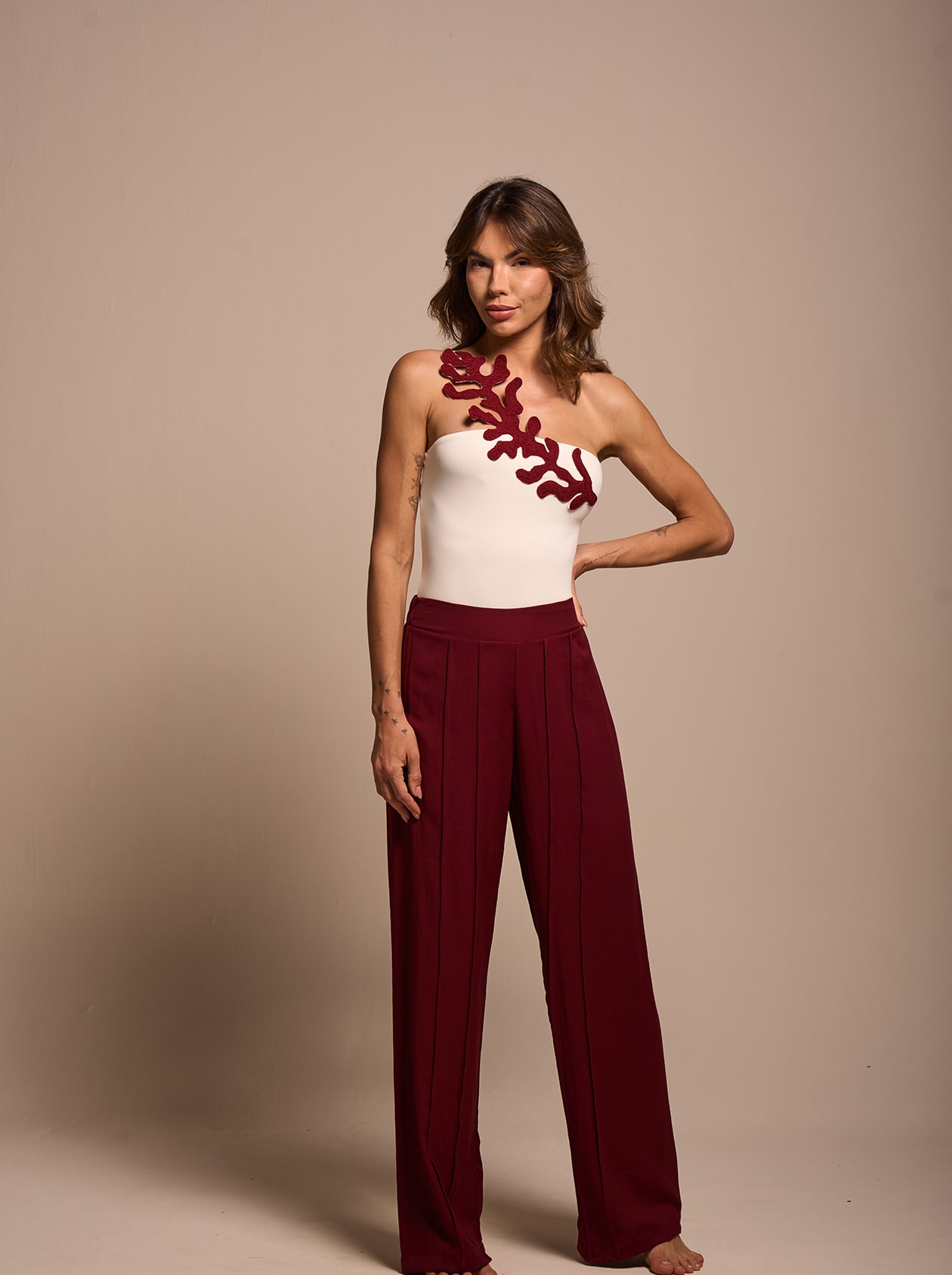 15394527768-mro05384-min.jpg Calça Nervuras Rubi - Imagem 1